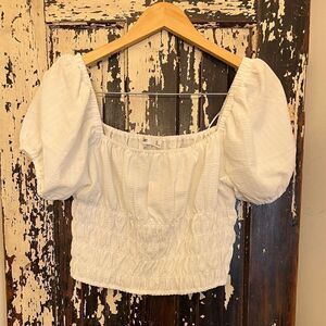 NWT Elodie women’s white Boho crop Peasant top. Size L.
